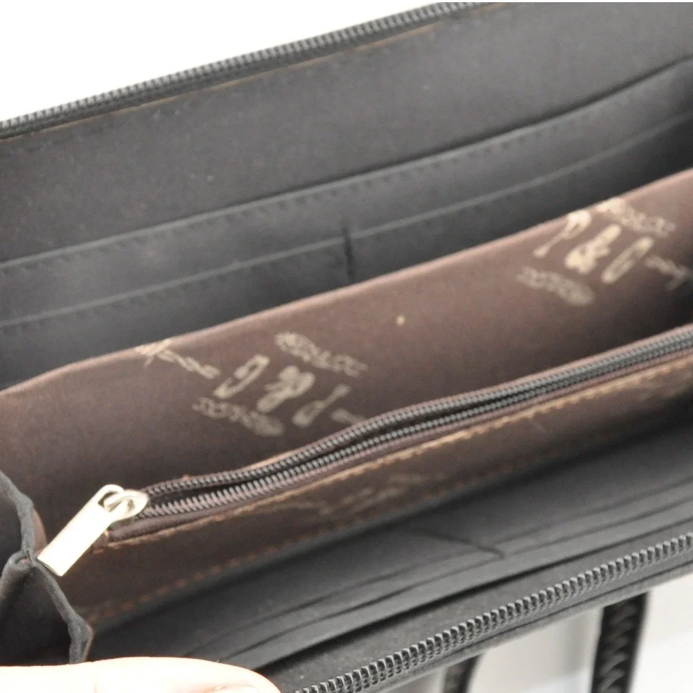 P&G Wristlet Wallet Black/Gray Excellent Studded Floral Embossed‎ Western